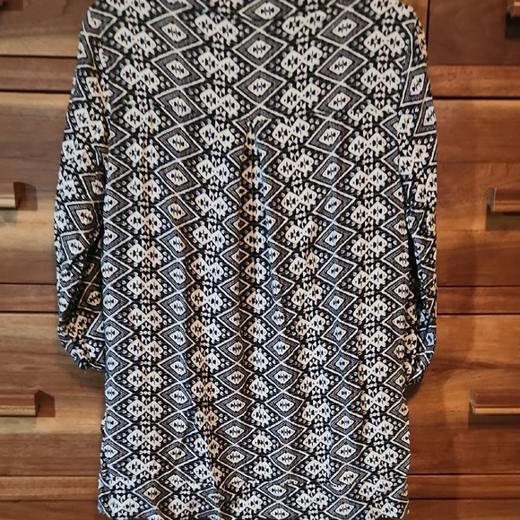 Hollister Black and White Patterned Top - Picture 5 of 6